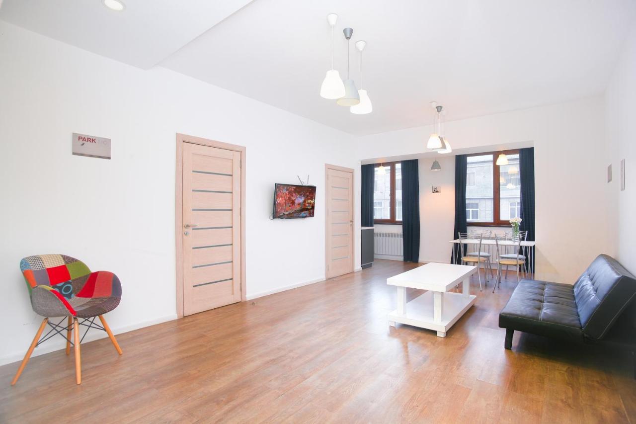Lovely & Modern 2 Bedroom Apartment, New Building, Malibu Garden Γιερεβάν Εξωτερικό φωτογραφία